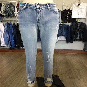jean skinny avec délavage et délavage à l'eau de Javel WS109057